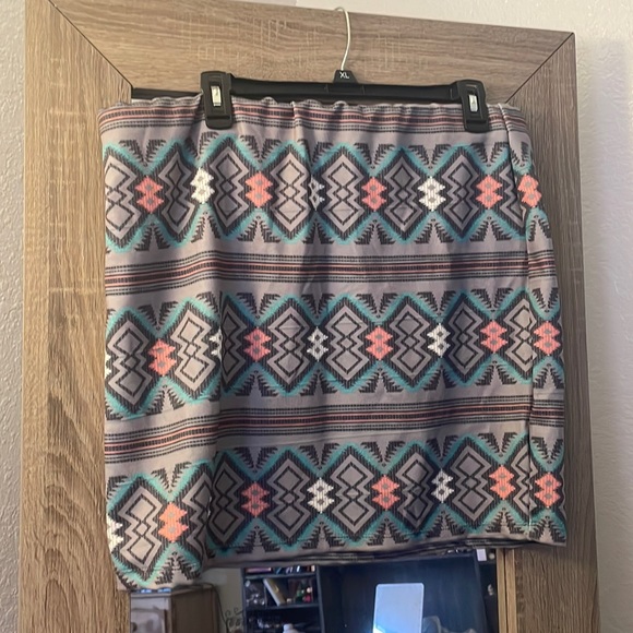Cute Aztec pattern skirt - Picture 1 of 3